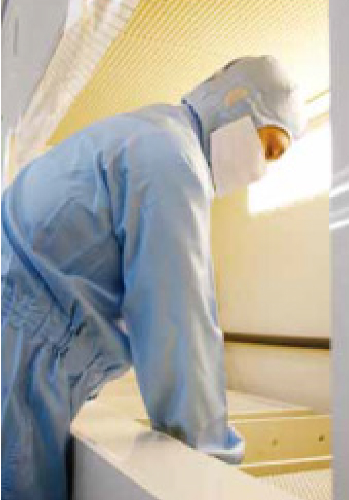 半導体、精密機器、食品、製薬などの工場で使用する清浄衣のリース及びクリーニング